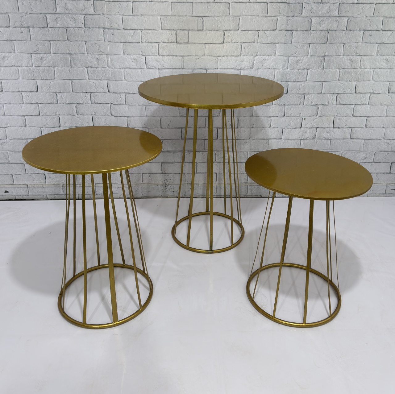 Trio Cone Dourado  - Top Demais Decorações e Locações 