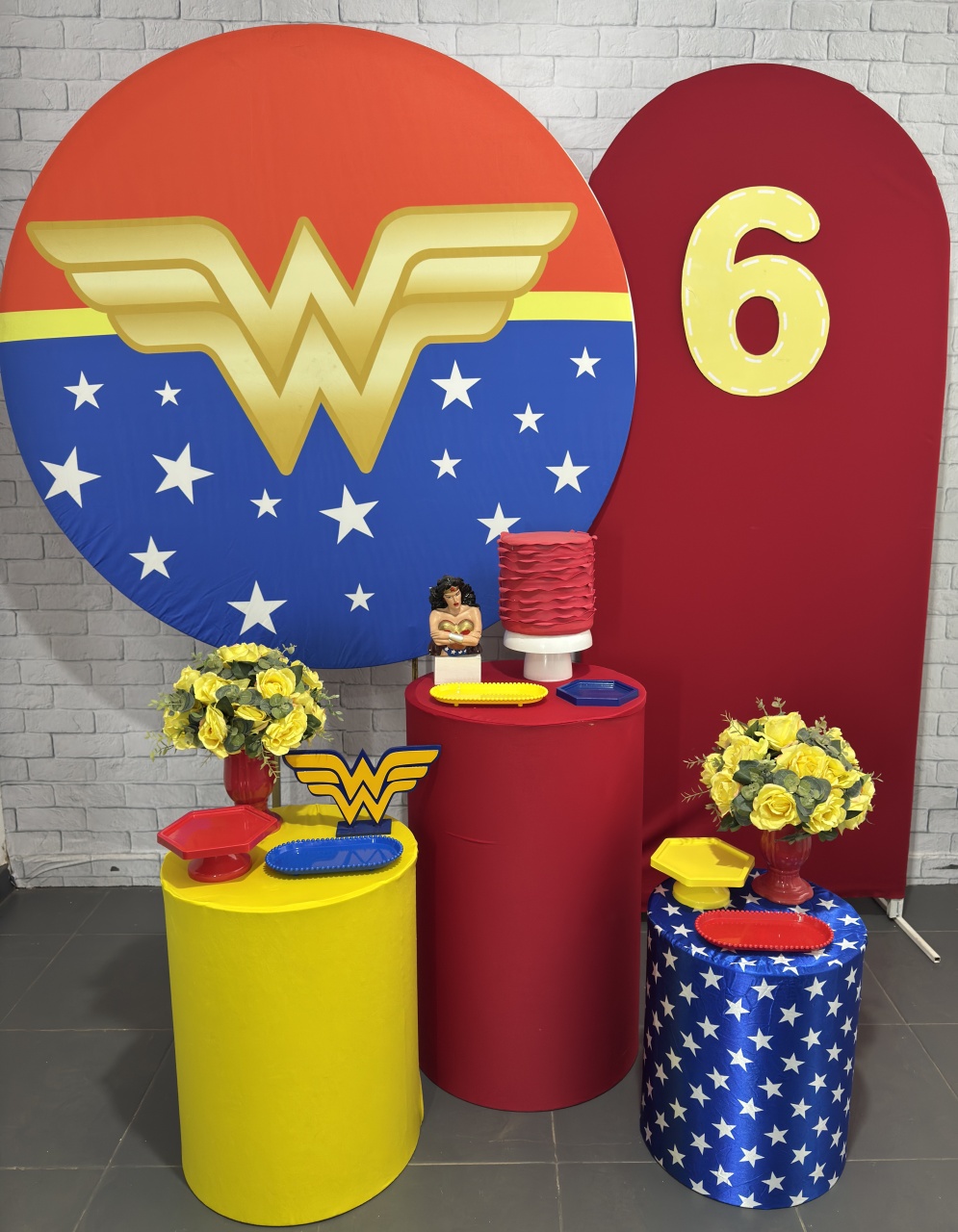 Mulher Maravilha - Top Demais Decorações e Locações 