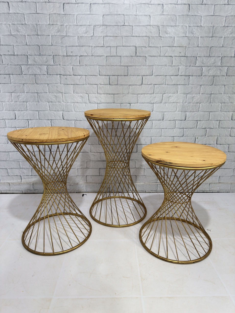 Trio Mesa Dourada de Ferro  - Top Demais Decorações e Locações 