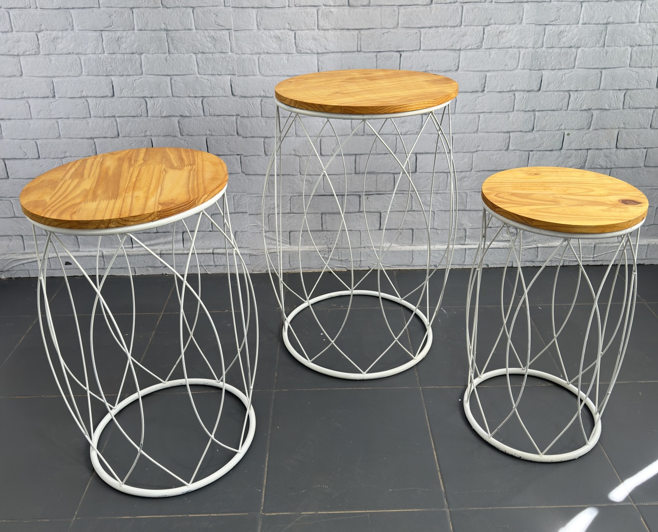 Trio Branco de Ferro - Top Demais Decorações e Locações 