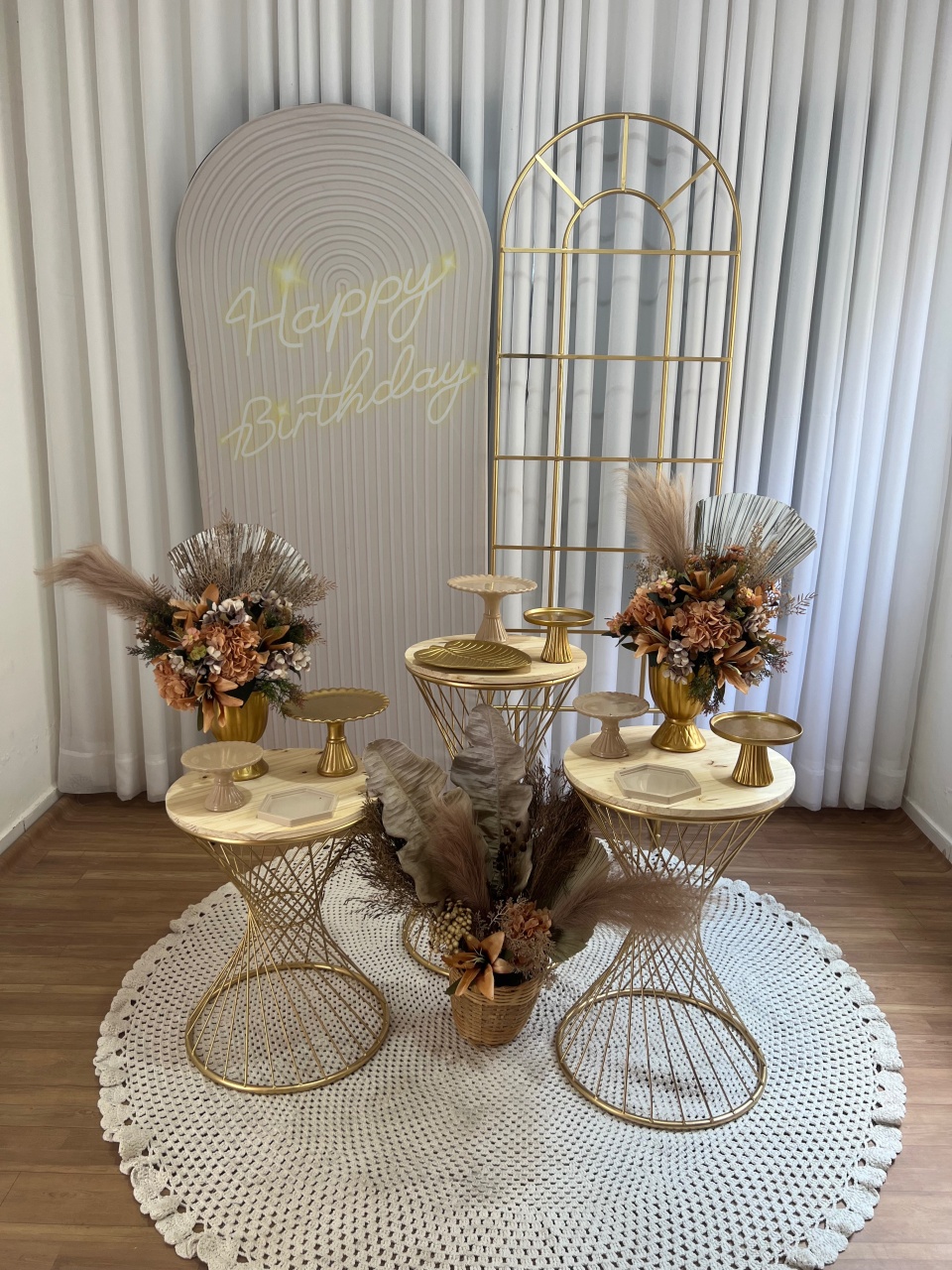 Dourado E Bege 2 - Top Demais Decorações e Locações 