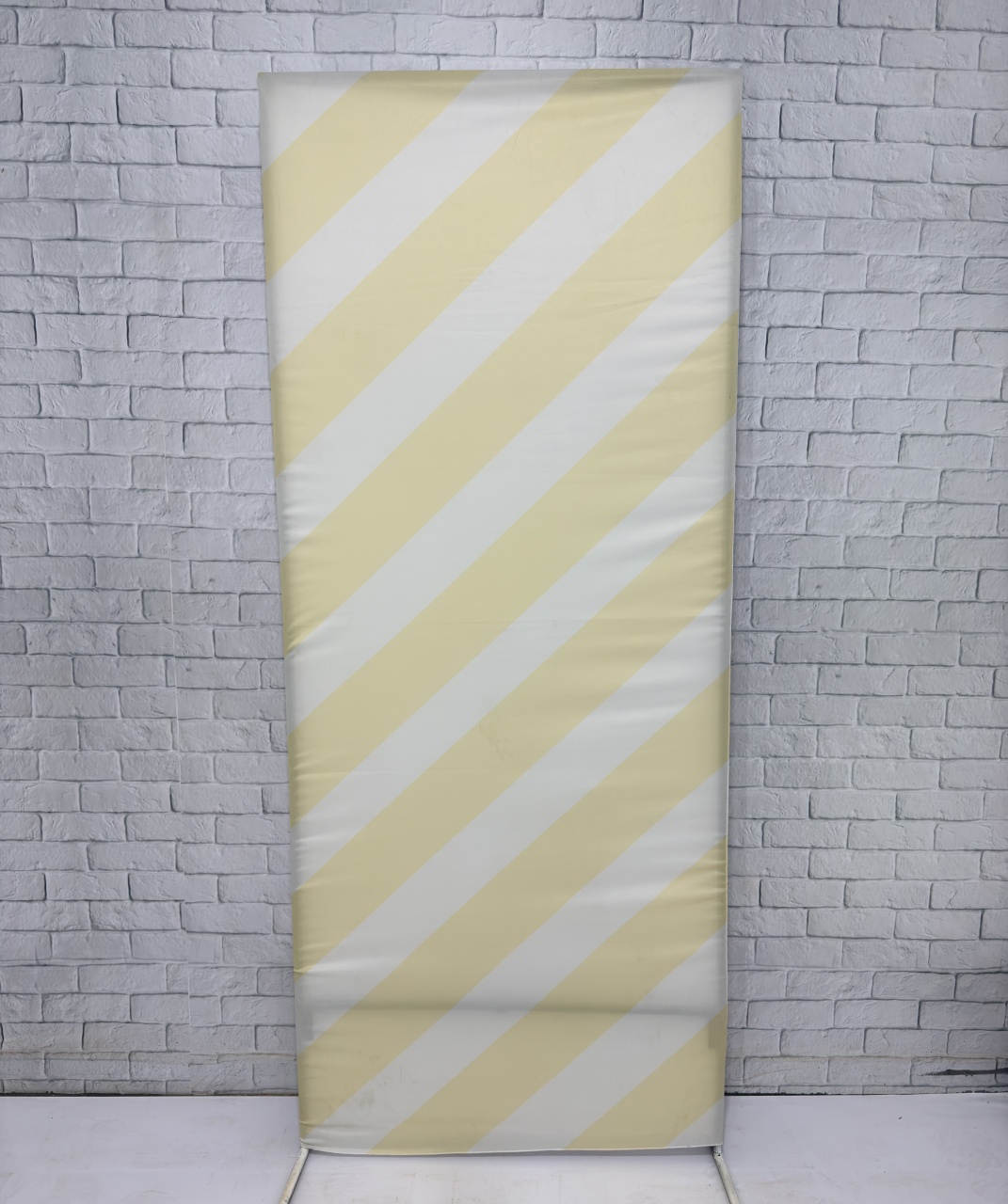 Capa Lateral Amarelo Listrado  - Top Demais Decorações e Locações 