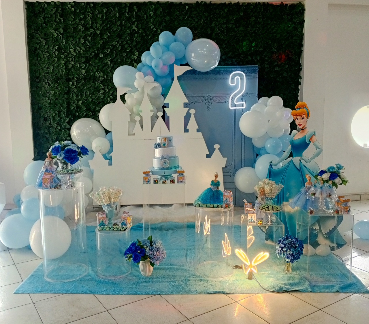 Cinderela Luxo - Yéia Festas Ltda
