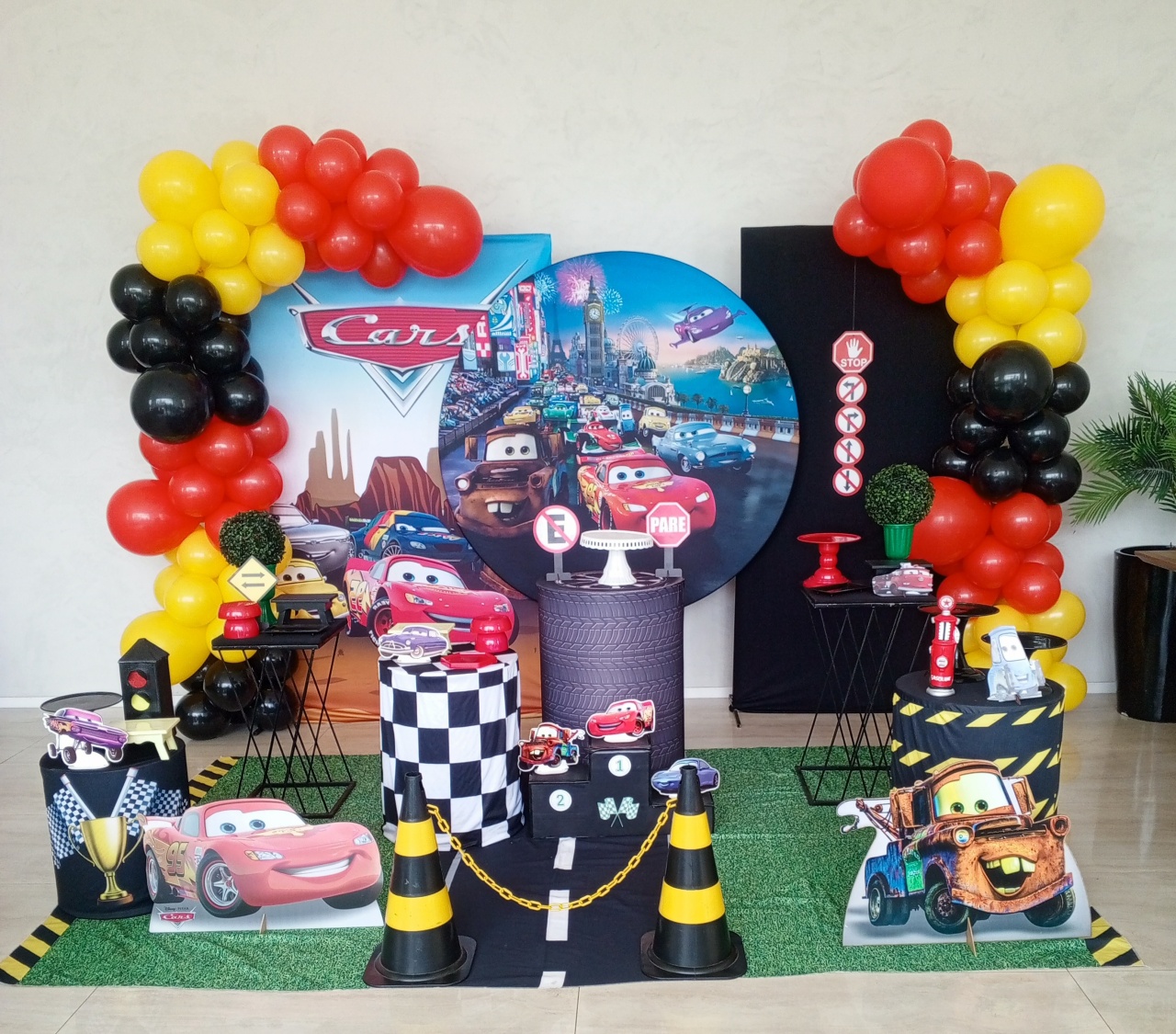 Kit Carros - Yéia Festas Ltda